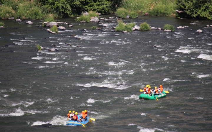 Guided Oregon white water rafting trips for high school students 